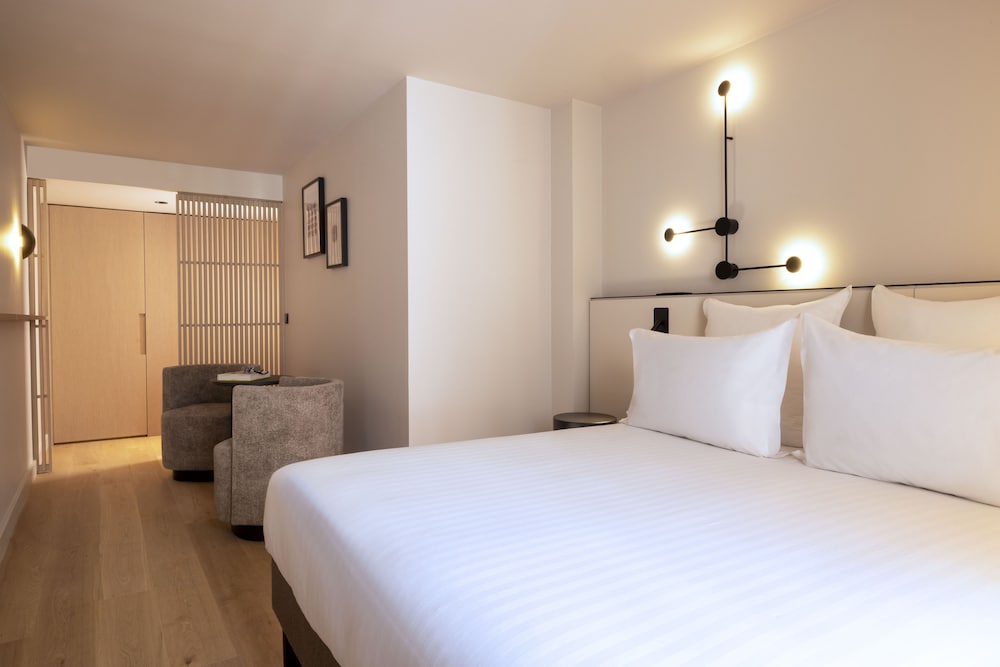 SUPERIOR, DOUBLE OR TWIN BED