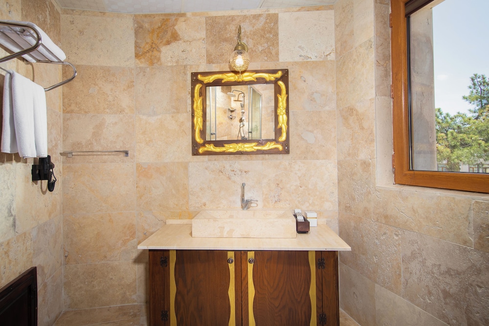 Pegasos Cave Suite 8/50