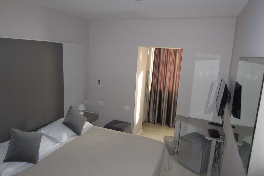 Freddy S Hotel 18/60