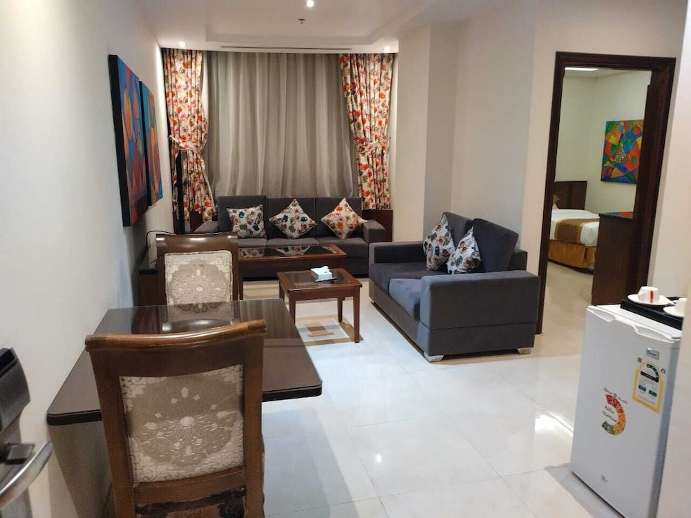 فندق جولدن نيو هيرا(Golden New Hira Hotel) 25/25