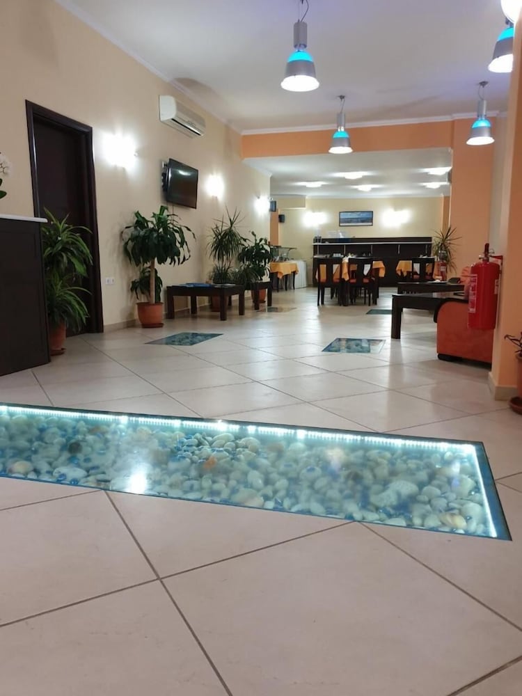 ROMANTICA HOTEL 13/65