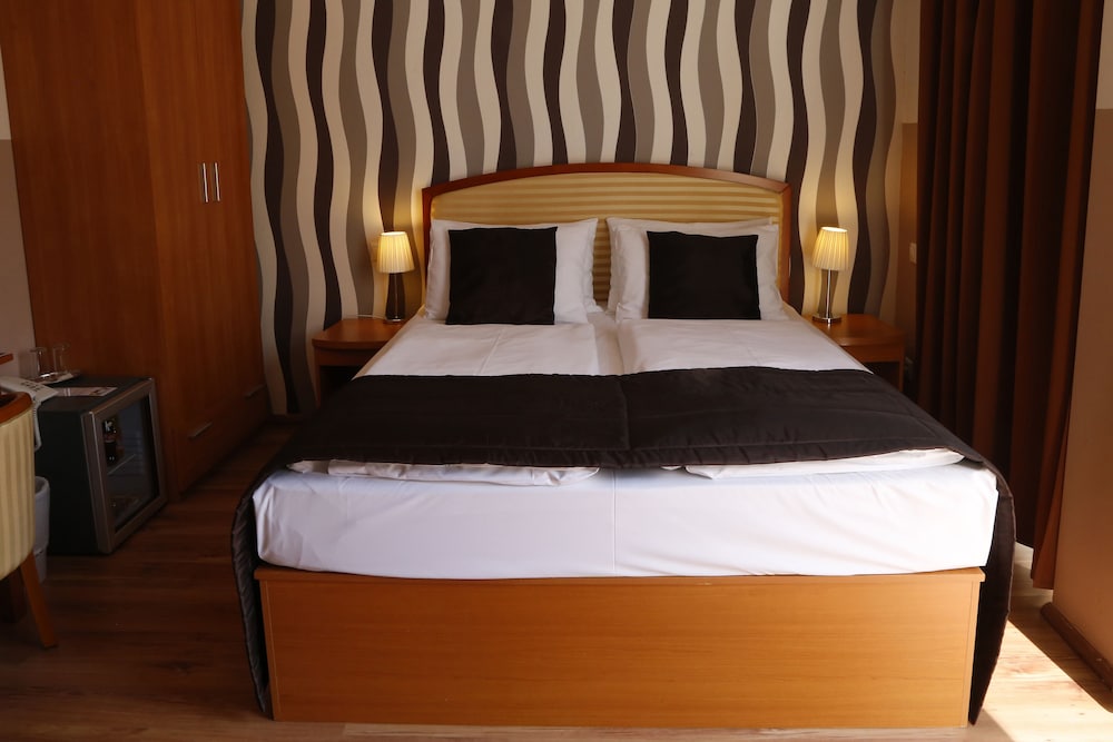Six Inn Hotel Budapest 11/22