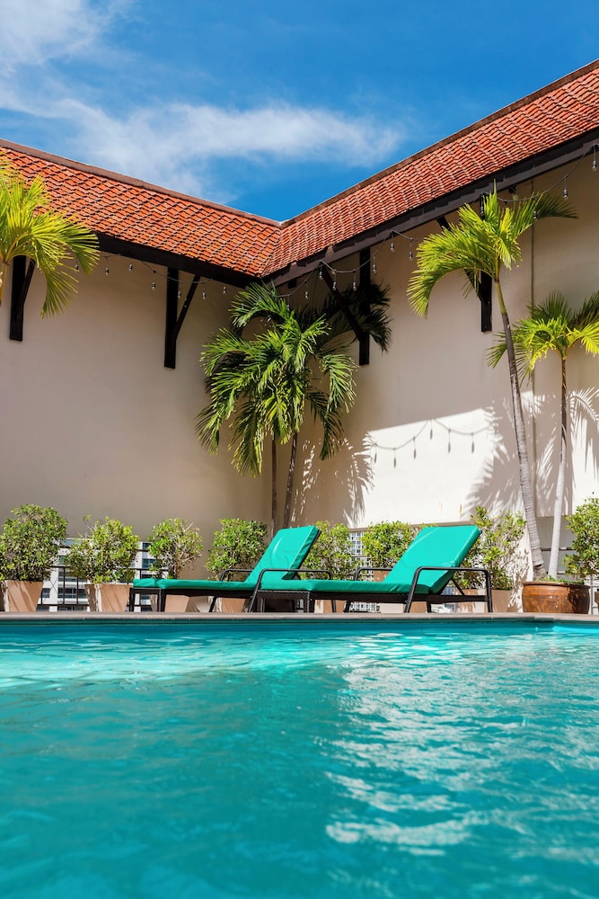 Pinnacle Lumpinee Park Hotel 42/47