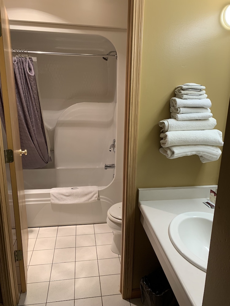 Lakeside Motor Inn 20/26