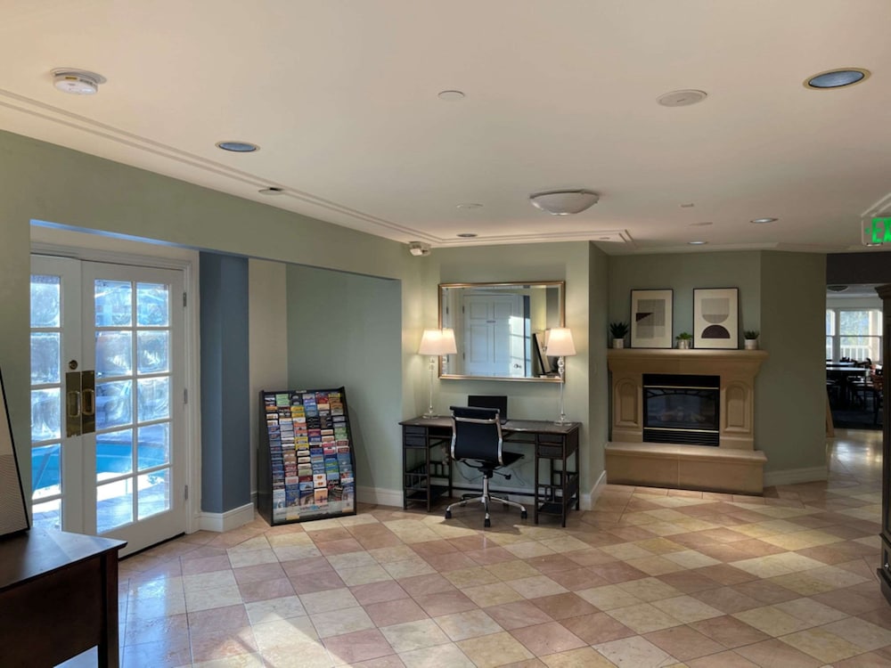 Surestay Plus Hotel By Best Western Mountain View 53/70