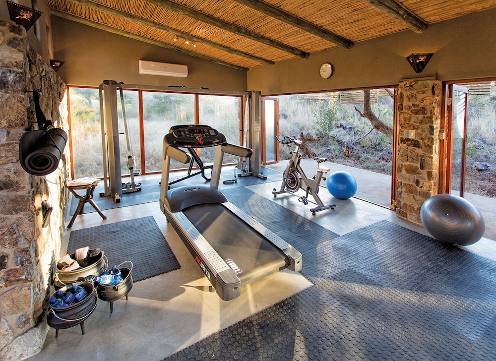 Tuningi Safari Lodge 24/50