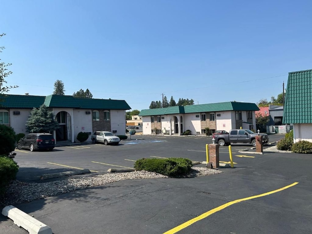 Apple Tree Inn 30/33