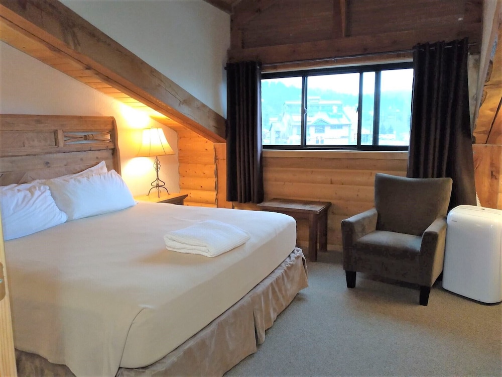 The Boulder Creek Lodge 18/64