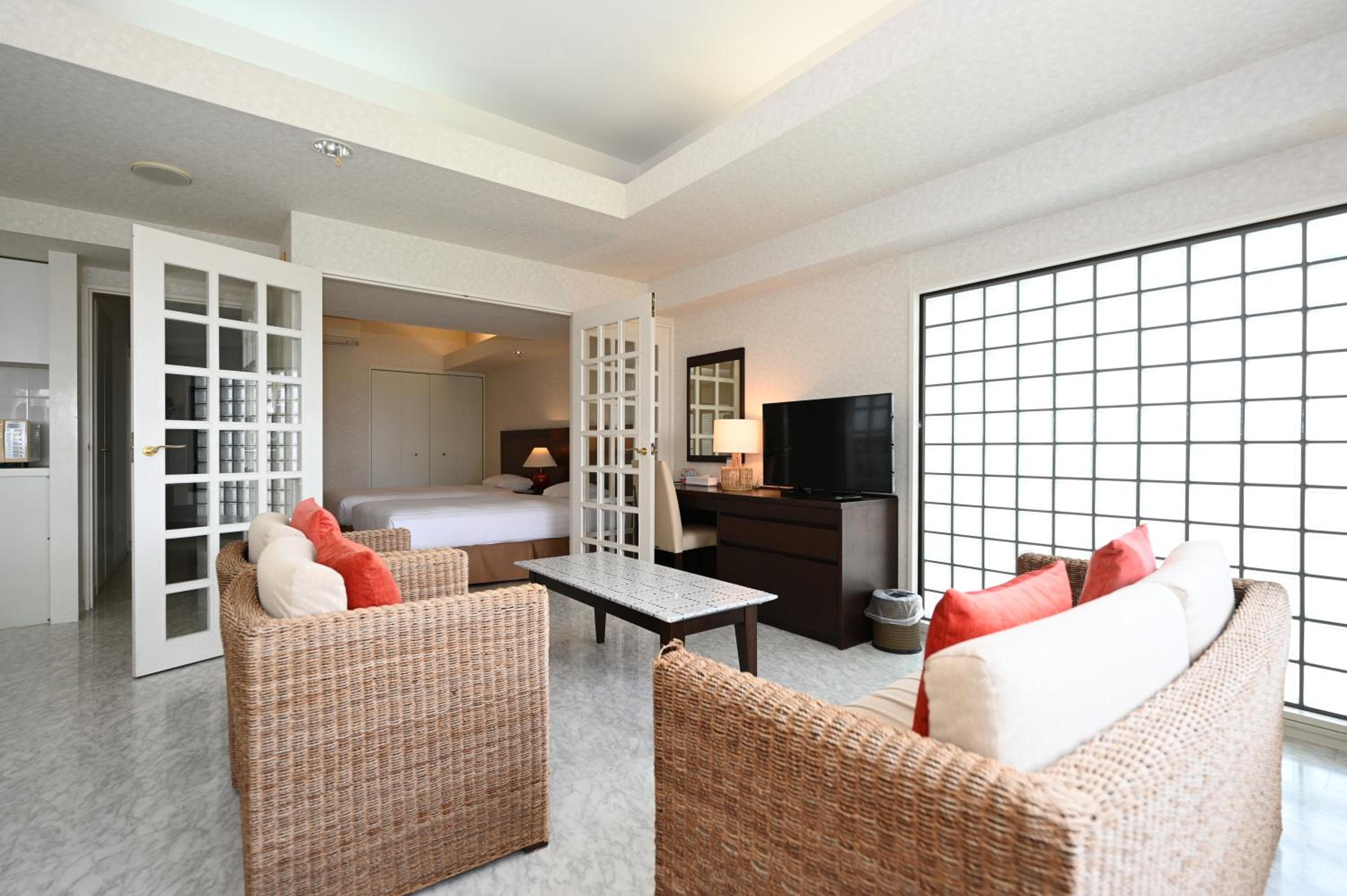 Deluxe, Partial Sea View