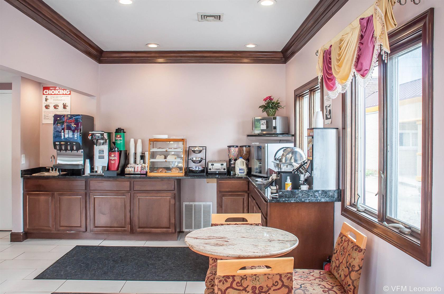 Rodeway Inn Suites Amherst 20/25