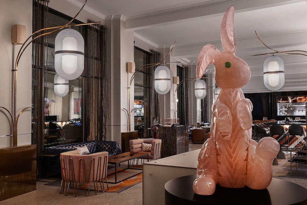 Glass Light Hotel & Gallery Autograph Collection 56/62
