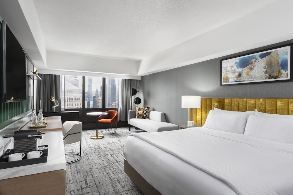 PREMIUM, KING BED, CITY SKYLINE VIEW, ACCESSIBLE