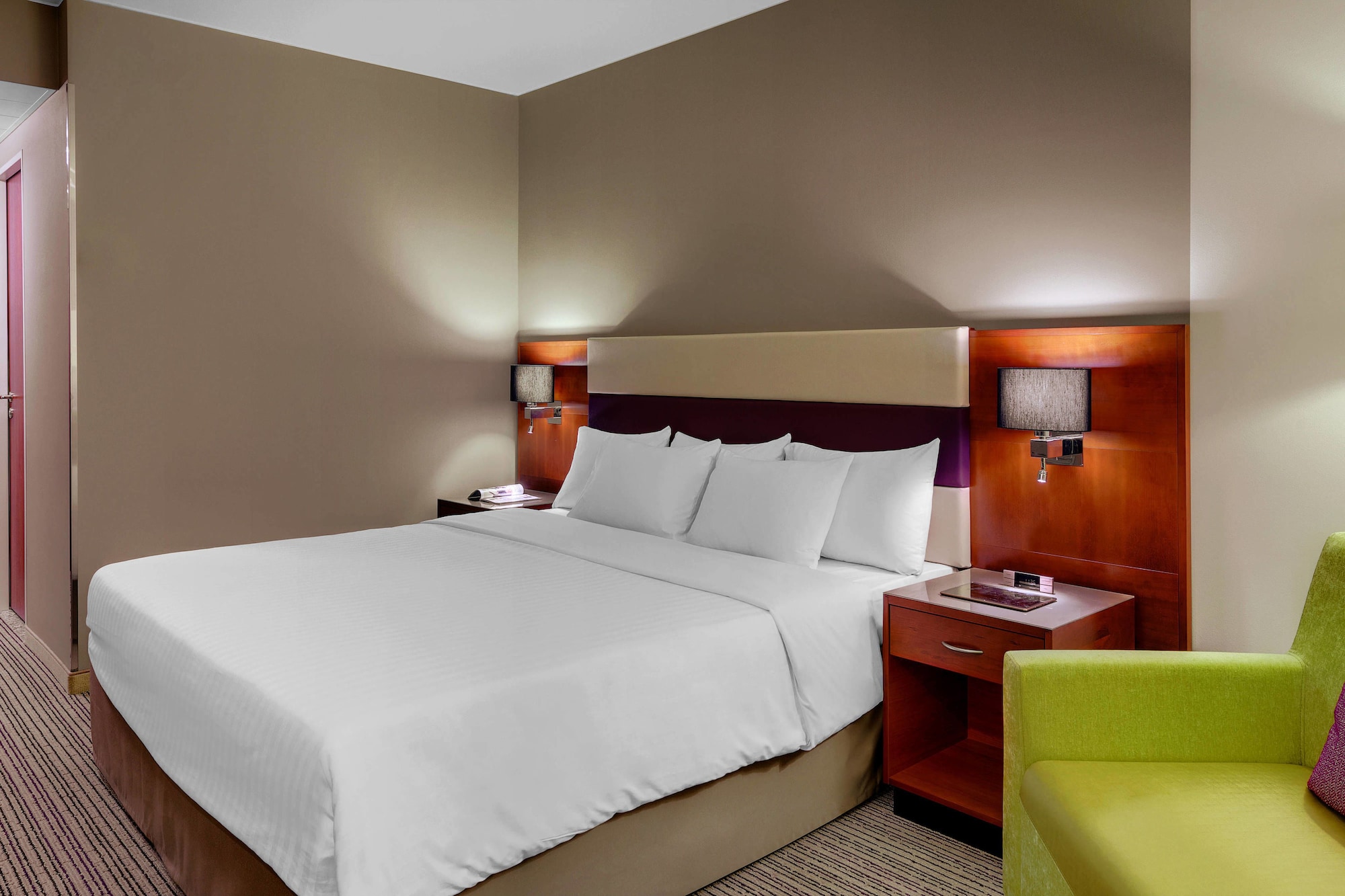 Superior, King Bed, Courtyard View, Courtyard by Marriott Zurich North 6/10
