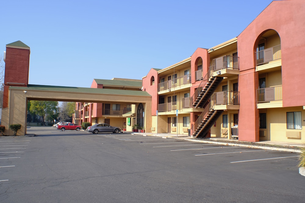 Budget Inn and Suites Stockton 50/55
