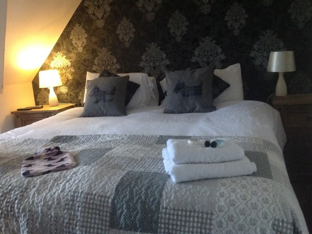 The Hopetoun Arms Hotel 12/32