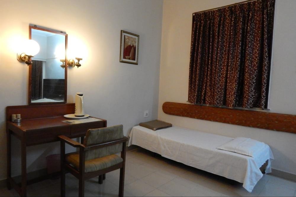 Hotel Raviraj 15/35
