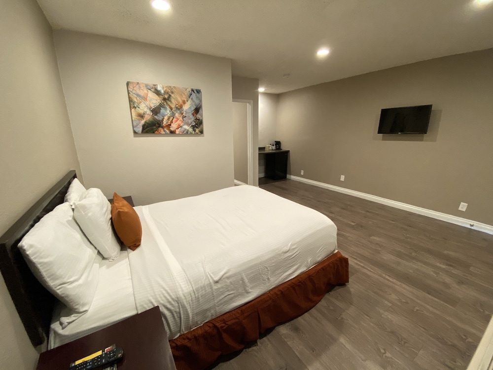 Anaheim Executive Inn Suites 35/66