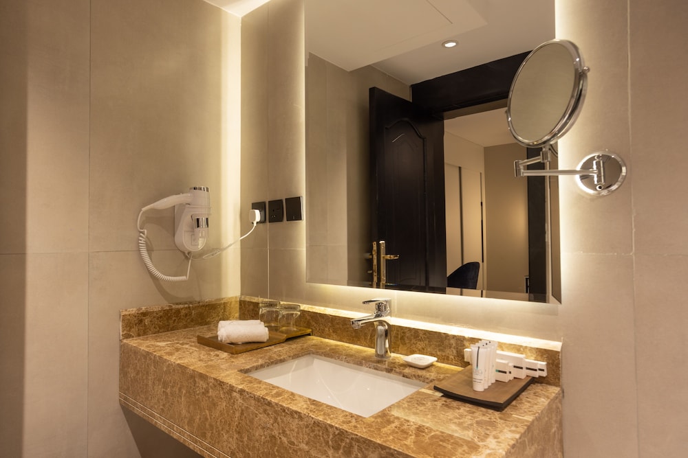 فندق وأجنحة سكاي لاين(SKYLINE HOTEL & SUITE) 40/40
