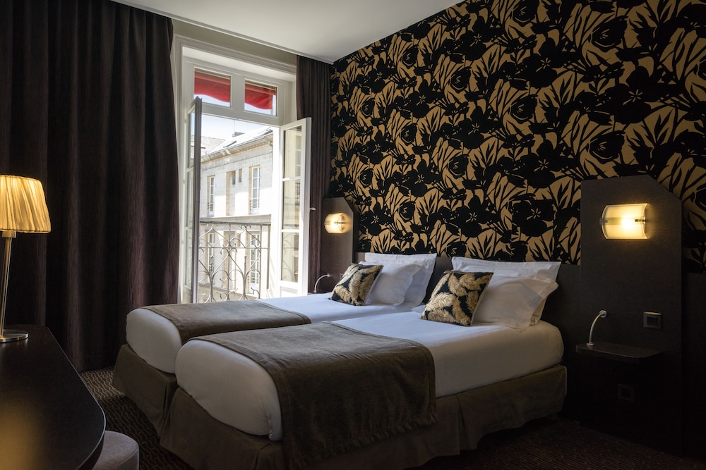 ROOM, TWIN BEDS