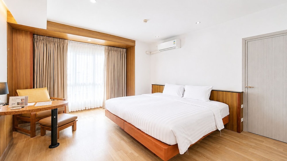 Connecting, Deluxe, Double and Twin Beds