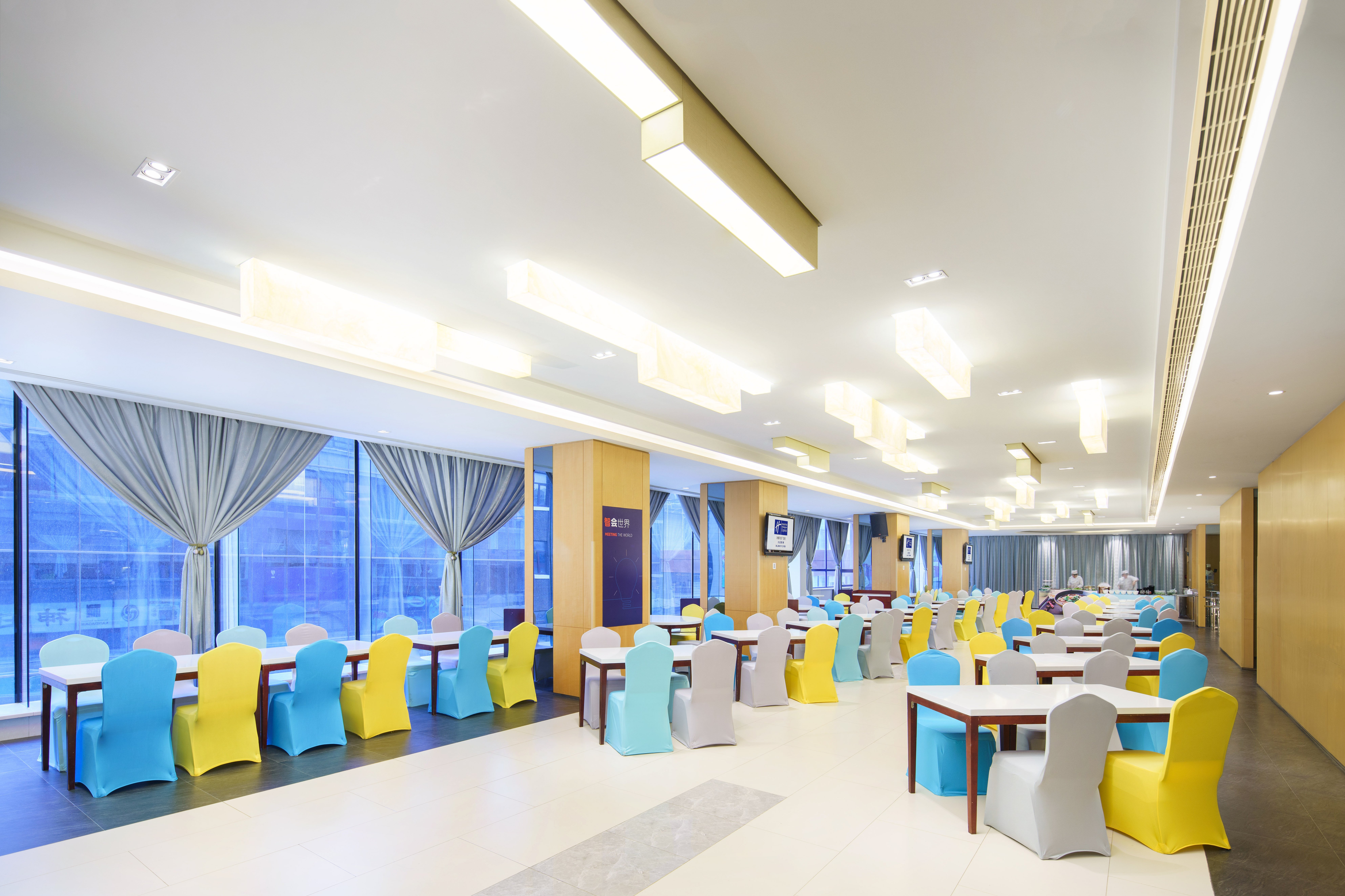 Holiday Inn Express Dalian City Center 44/50
