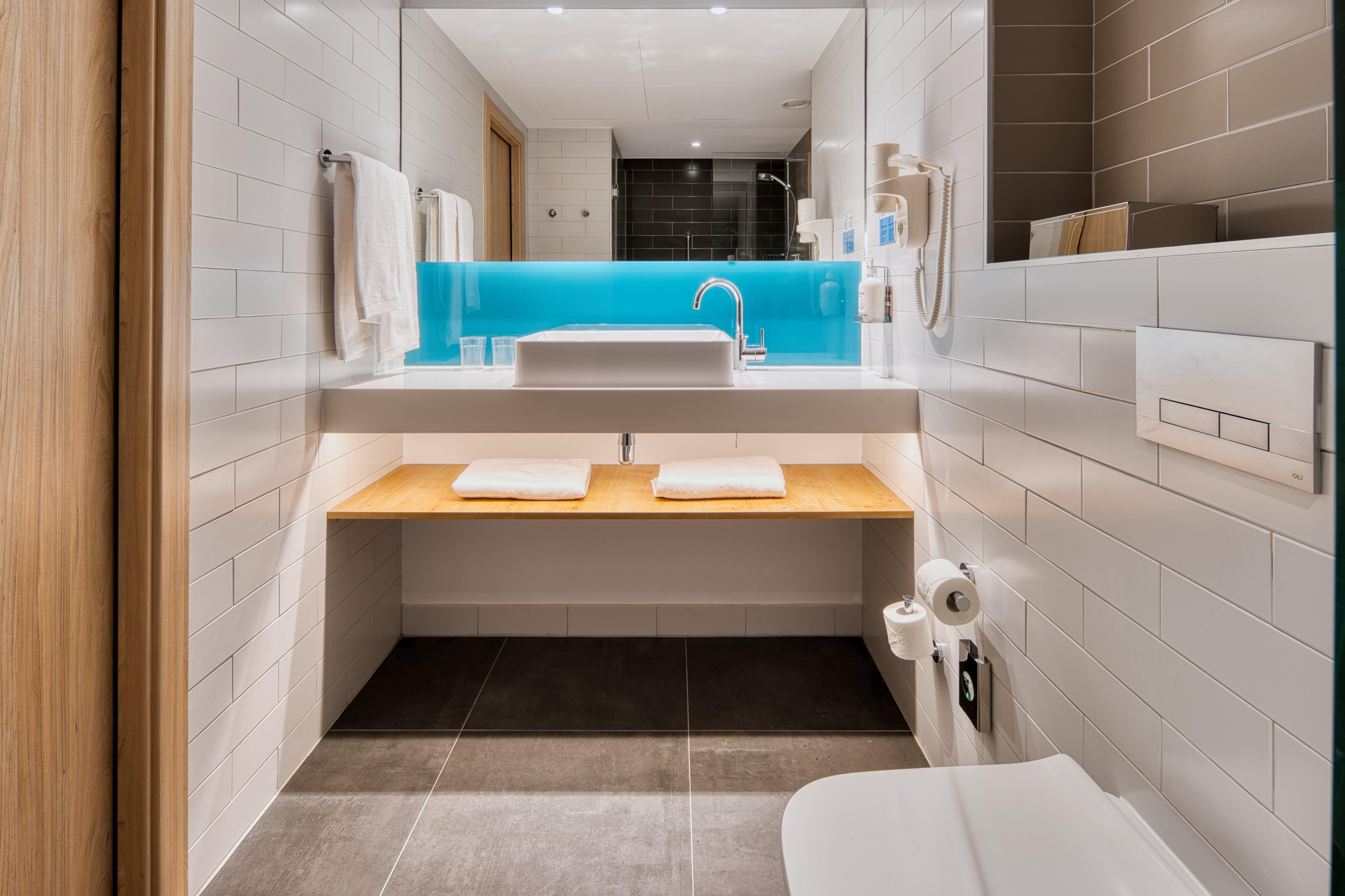 غرفة بسرير كوين، Holiday Inn Express Madrid Airport 10/10