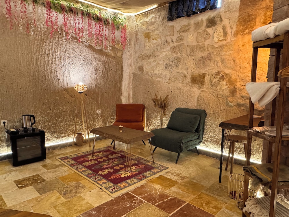 Ceran Stone House 37/50