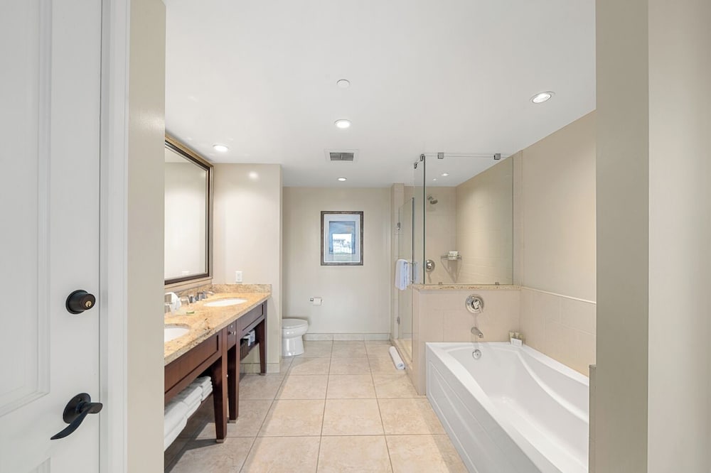 1 Bedroom, King Bed, 2 Sofa, Den، OUTRIGGER Honua Kai Resort & Spa 9/10