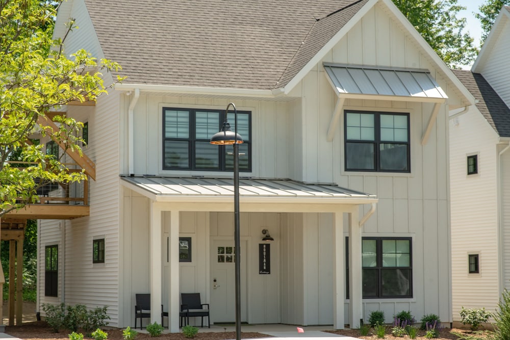 Bay Pointe Inn 2/50