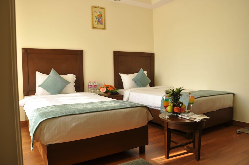 Le Lac Sarovar Portico 23/56