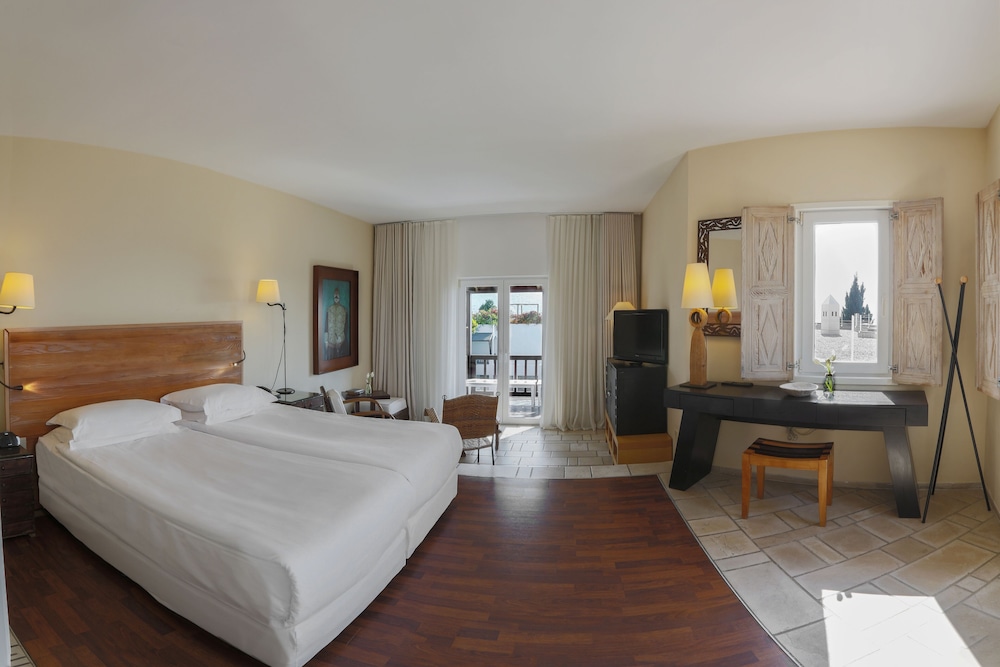 DELUXE, KING BED