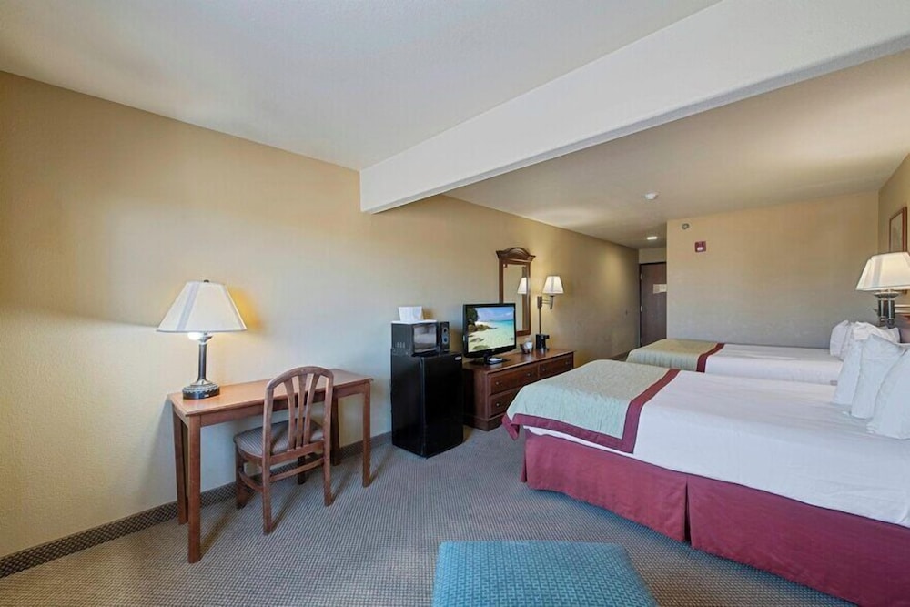 Pinedale Hotel & Suites 31/50