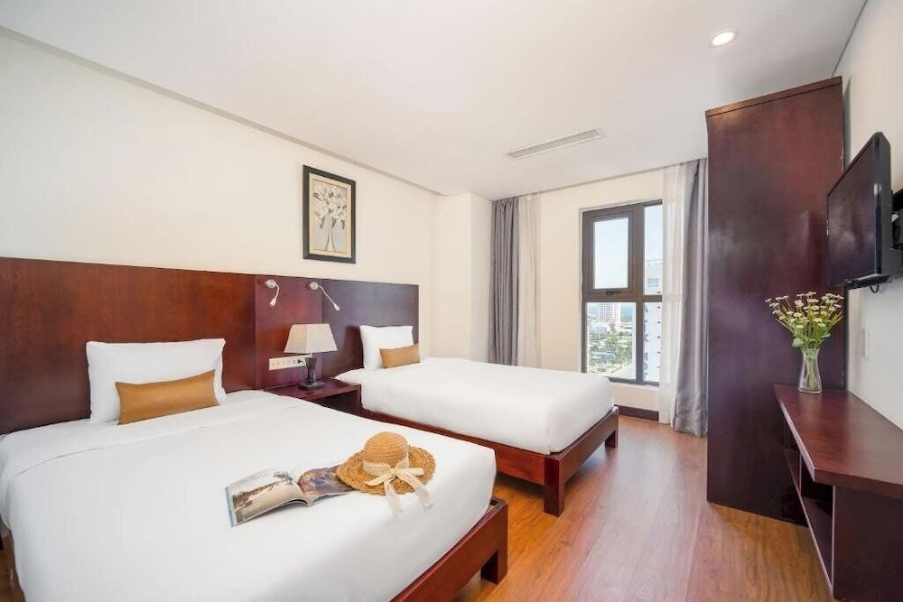 DELUXE, TWIN BEDS, CITY VIEW