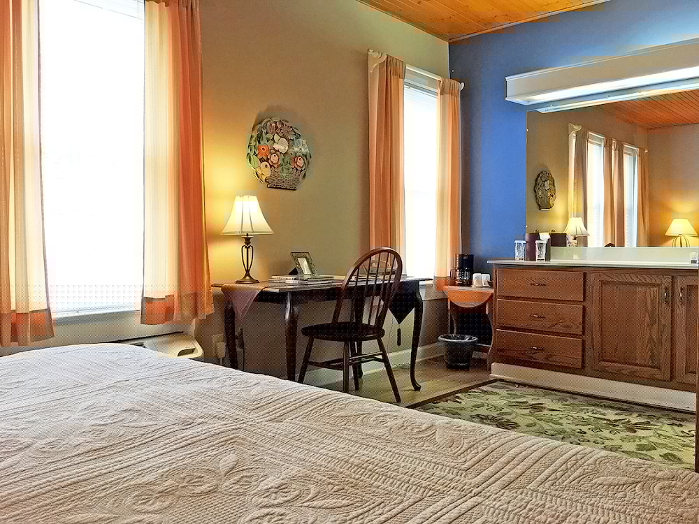 Highland Lake Inn & Resort 34/77