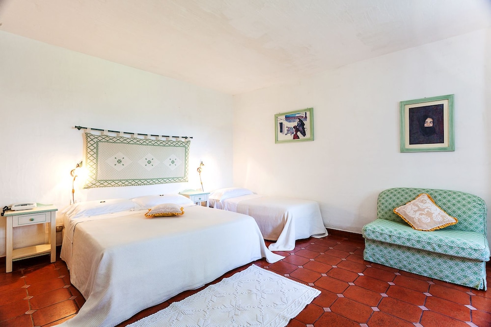 Stefania Hotel 42/87