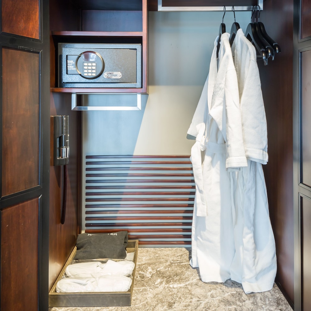 Ann Siang House The Unlimited Collection by Oakwood 18/31