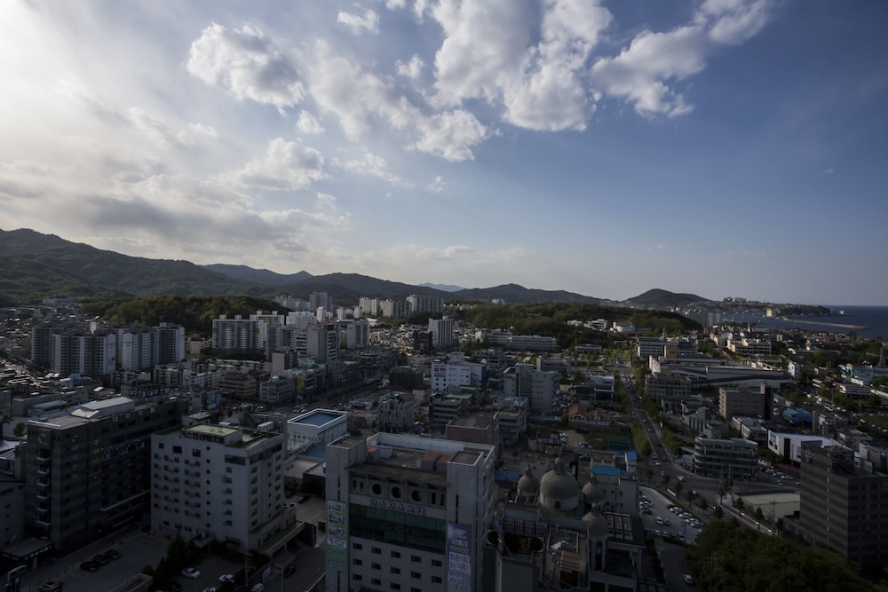 Hyunjin Tourist Hotel 67/72
