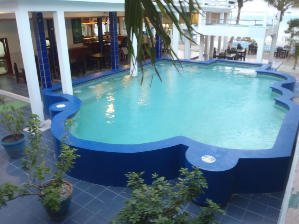 Corona Del Mar Hotel 40/77