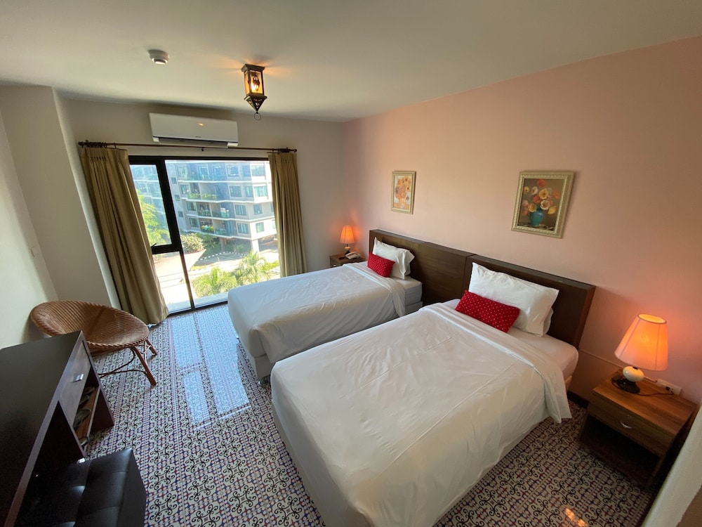 DELUXE, DOUBLE BED