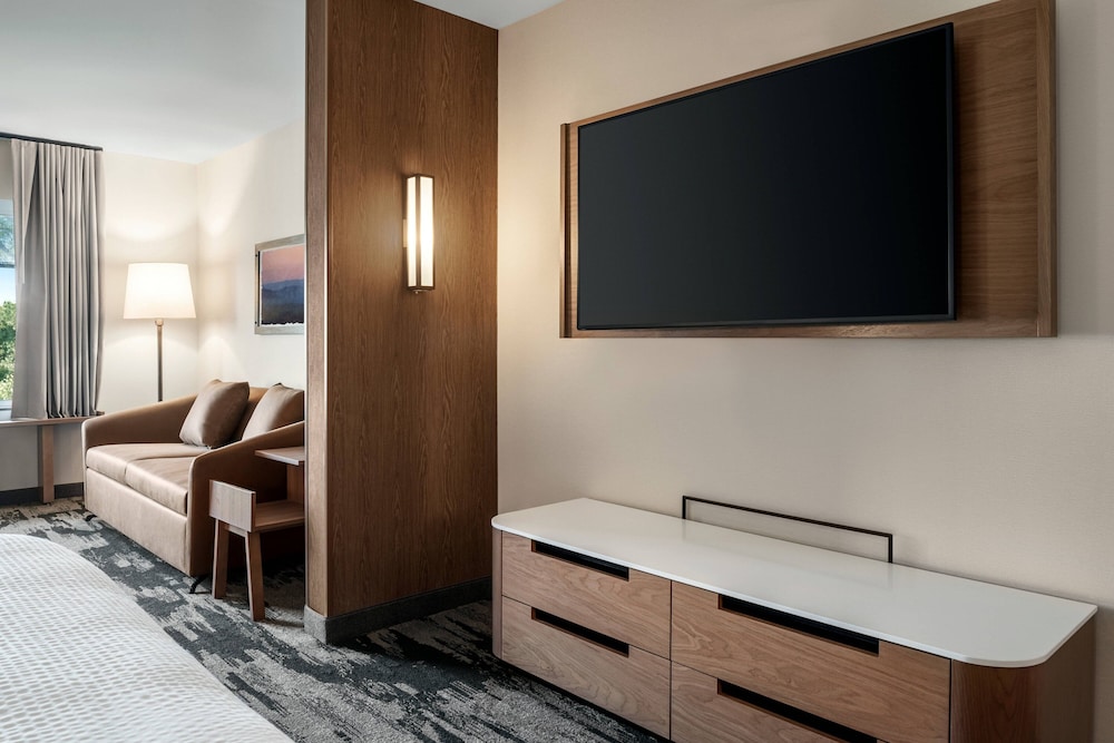 Fairfield Inn Suites Milwaukee West 13/38