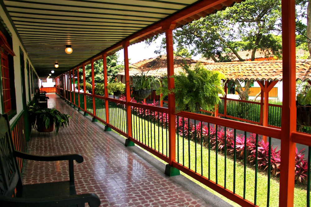La Floresta Hotel Campestre 51/55