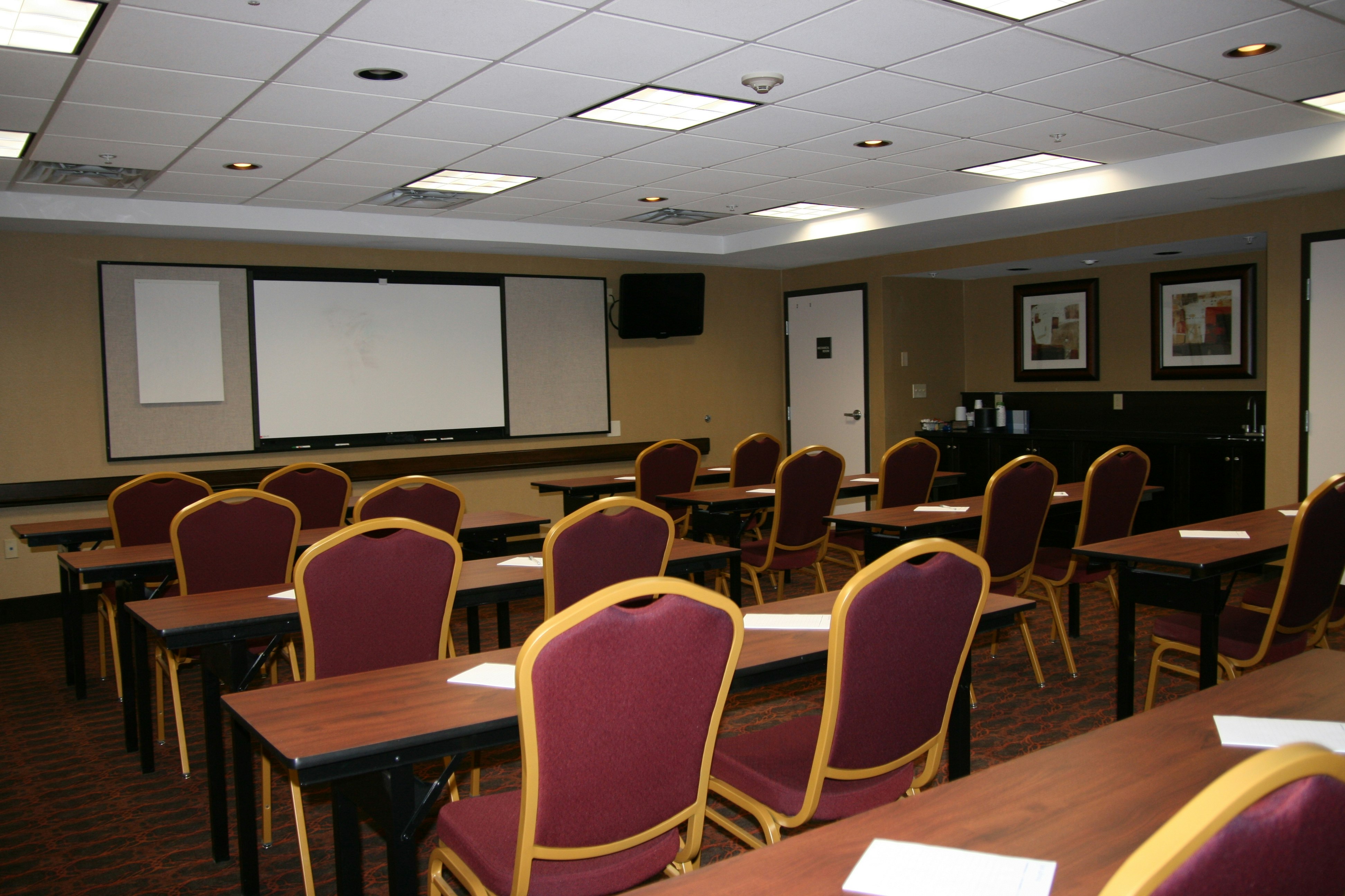 Hampton Inn and Suites Peru 12/18