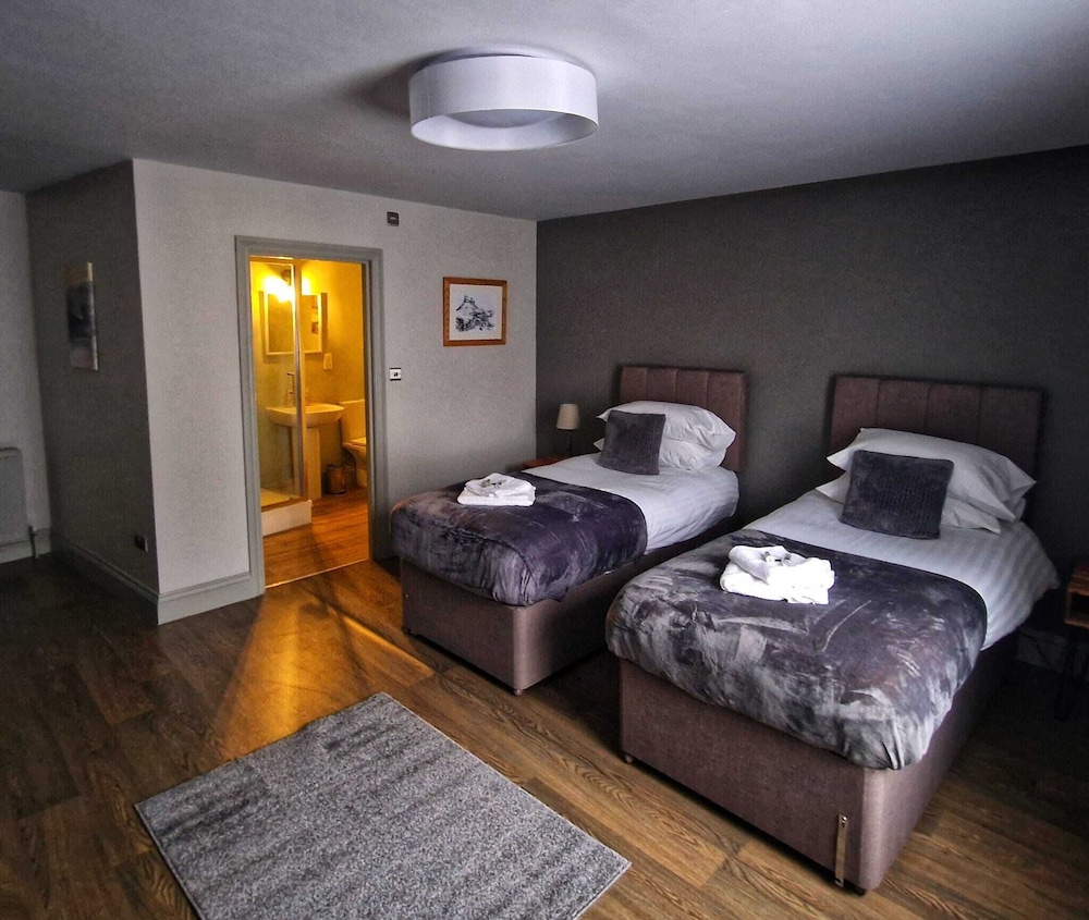 OYO The Victorian Tap B&B 12/28