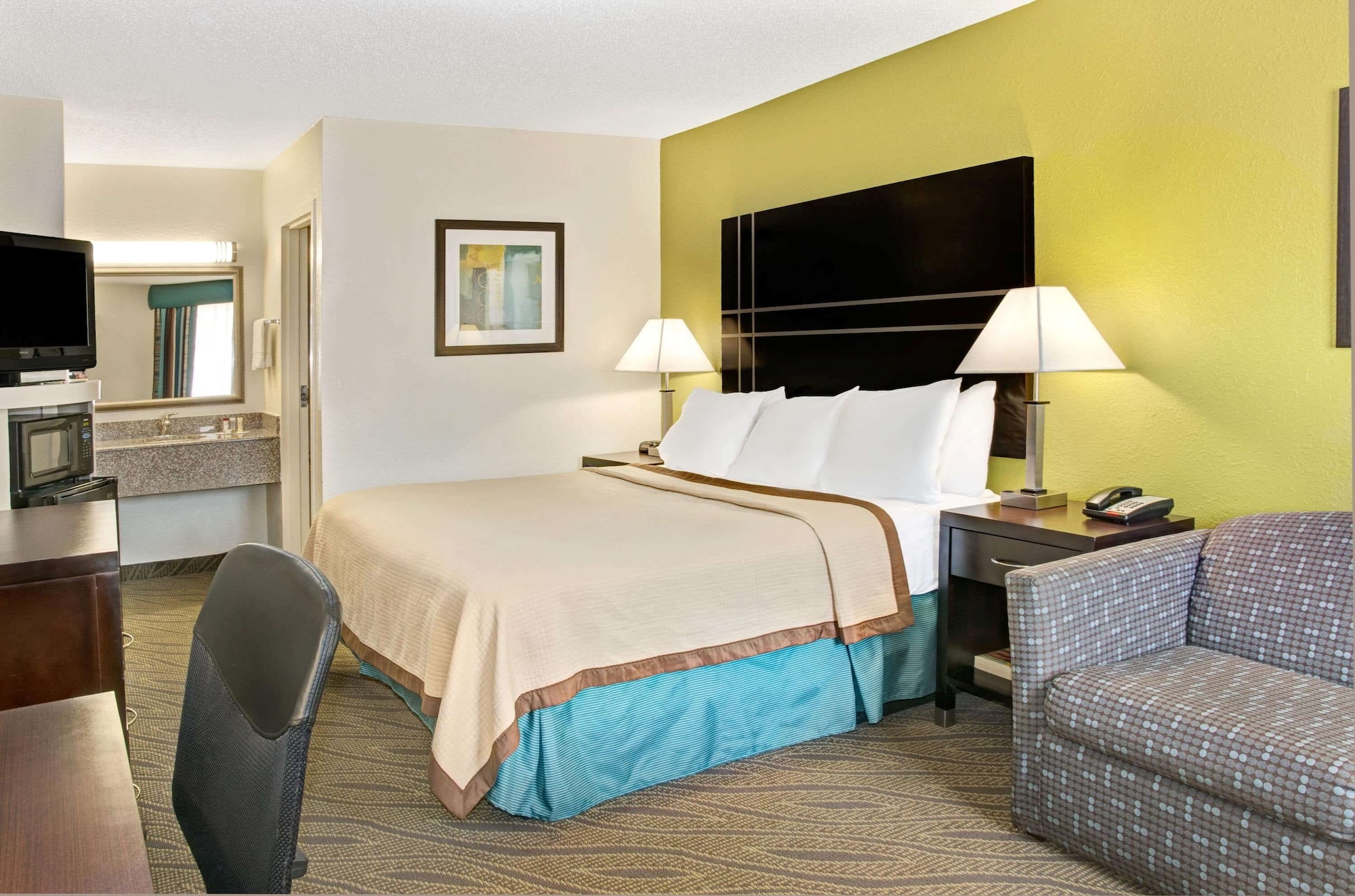 Room at Howard Johnson by Wyndham Houston Heights/Downtown, HOUSTON - TX
