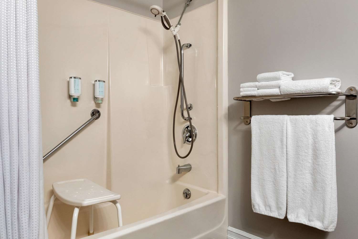 Travelodge Suites by Wyndham New Glasgow 11/11