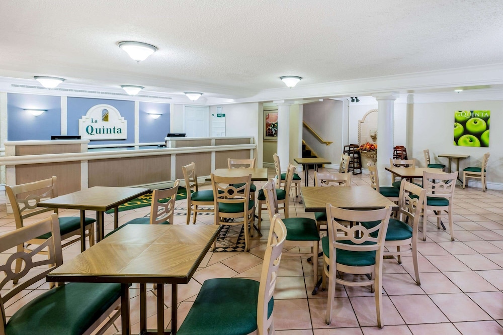 La Quinta Inn Lufkin 37/49