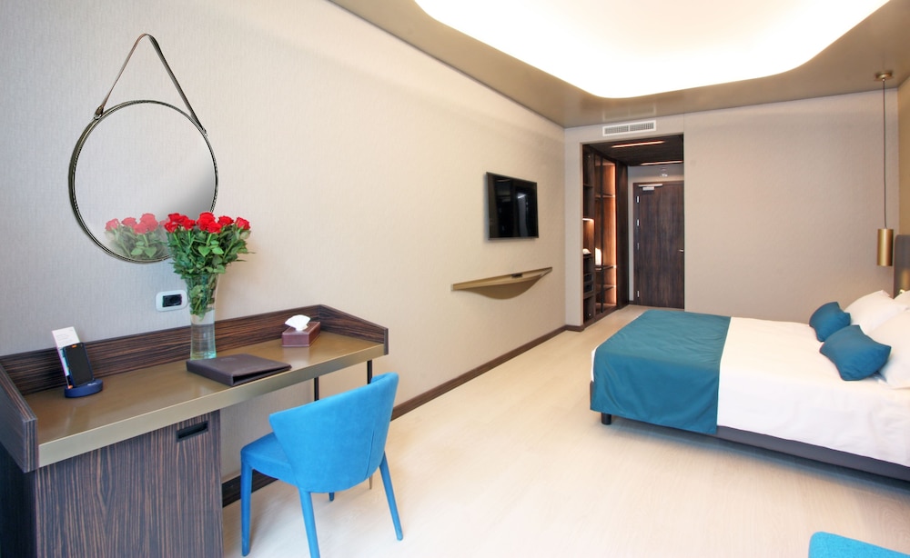 The Hive Hotel 11/50