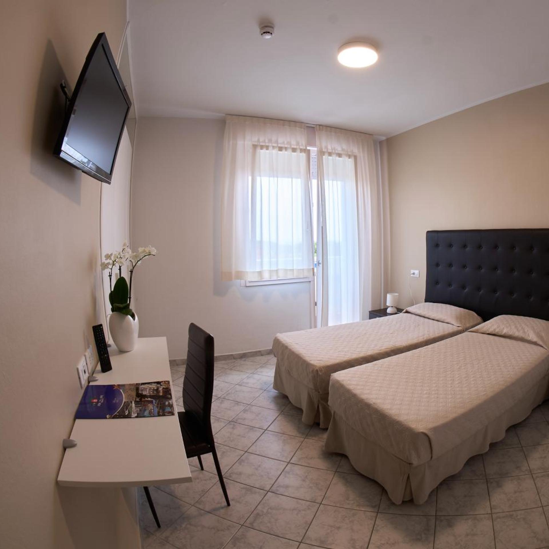 غرفة بسرير مزدوج أو سريرين منفصلين، Hotel Vina Del Mar Pineta 2/8