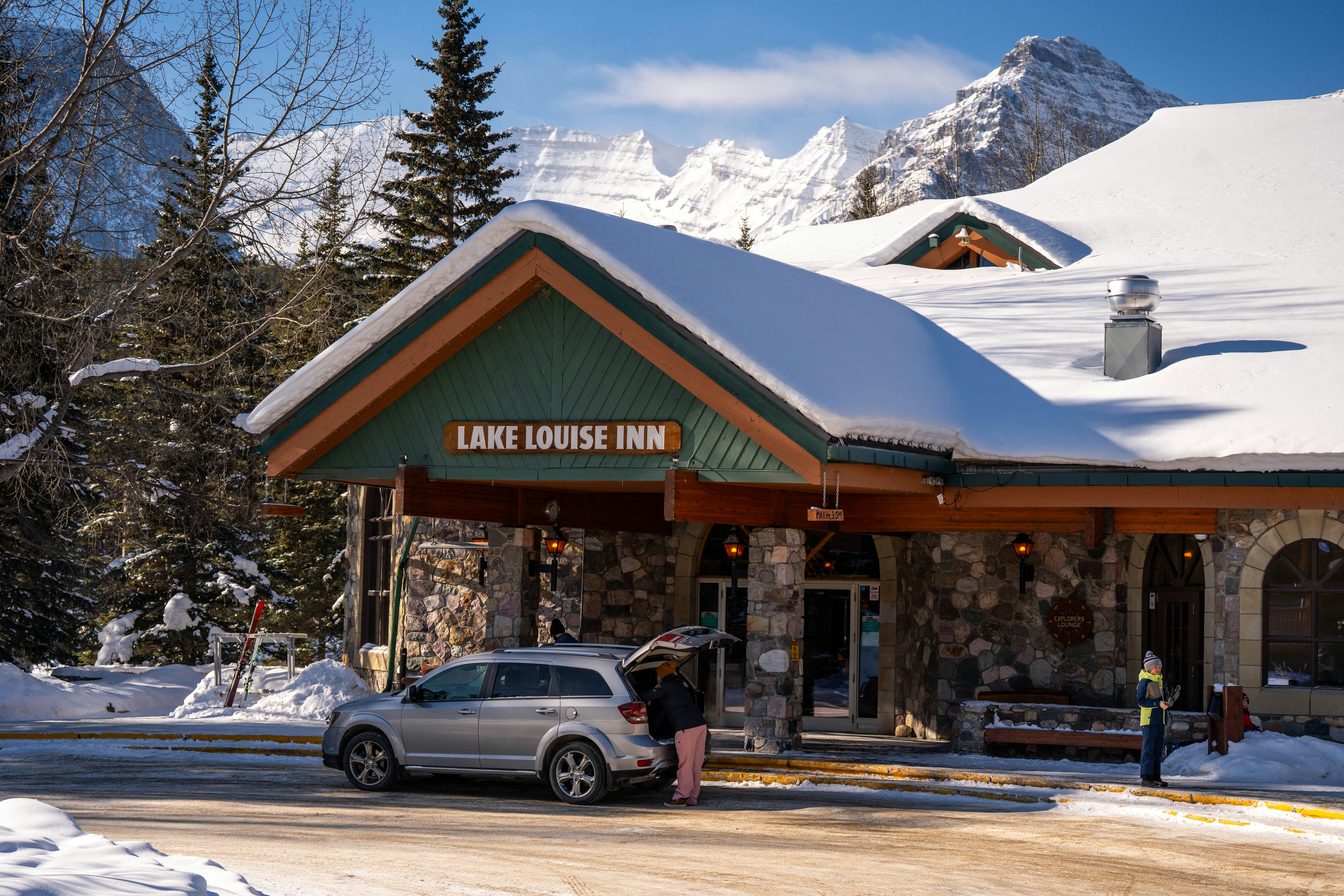 Lake Louise Inn 5/72