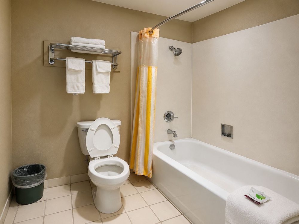 Stratford House Inn and Suites 47/51
